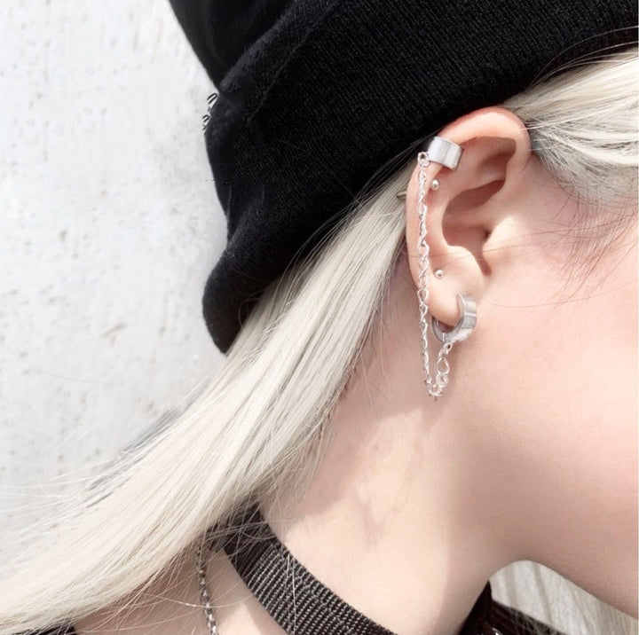 Ear Chain Piercing, Body Jewelry, Punk Ear Piercing with Helix linked chain, Lobe piercing, Faux Helix Piercing